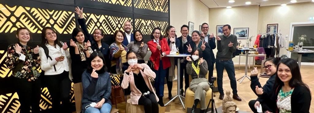 Halo-Halo mit Frau Dr. Matias, Consul Hicarte, CDA Pono und den anderen philippinischen BotschafterInnen